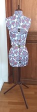 Buste de couture femme sur pied