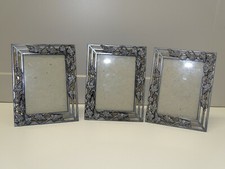 *3 JOLIS PETITS CADRES PORTE PHOTOS en ZAMAC décor TREILLES de RAISIN VITRINE D