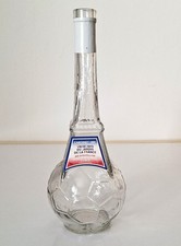 Bouteille en  forme de ballon de foot surmonté de la Tour Eiffel