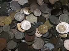 Lot de 150 Pièces de Monnaies Etrangères  Anciennes