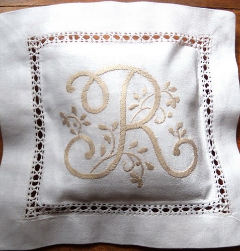 Coussin sachet brode - coussin,