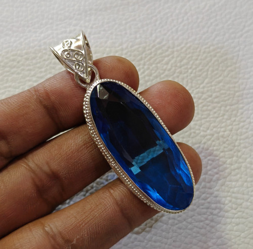 Pendentif pierre précieuse