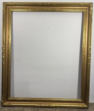 Cadre ancien doré et sculpté