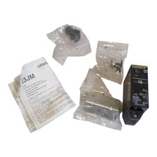 OMRON E3JM-R4M4-G Capteur photoélectrique