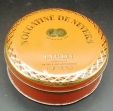 ANCIENNE BOITE PUBLICITAIRE nougatine de Nevers Tôle Lithographiée 