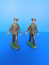 QUIRALU / MILITAIRE : 2 OFFICIERS AU DEFILE