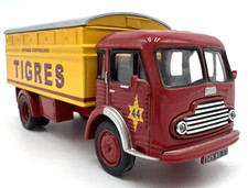 Transport de tigres Simca Cargo 44 VEREM Cirque PINDER