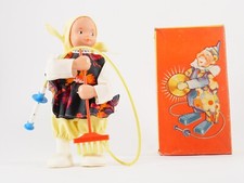 Sonni 4038 automate jeune fille avec balai made in GDR 21 cm neuf en boite