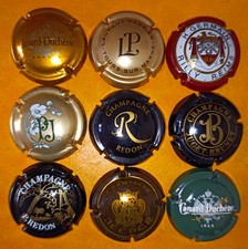 K1) Un lot de 9 capsules de