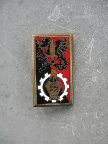 Rare insigne militaire 22ème