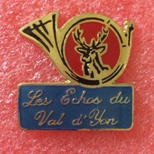 T21 Pins CHASSEUR CHASSE À COUR COR CERF Les Échos Du Val D'yon Lapel pin