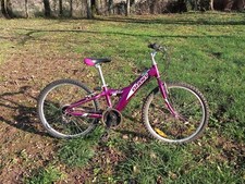 Vélo Giant 24" violet