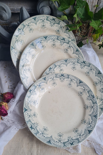 Anciennes petites assiettes - anciennes,