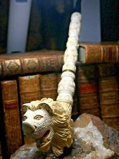 MUSEE LAUSANNE LONGUE PIPE EN  ECUME DE MER  SCULPTEE D'UN  BEAU LION 