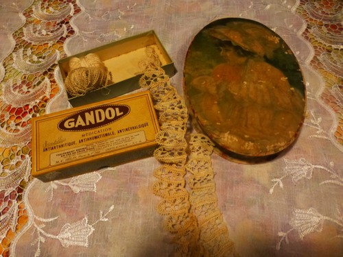 2tres anciennes boites carton