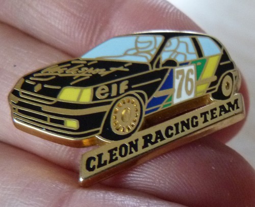 Beau pin voiture renault - pin's,