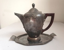 PLATEAU ET CAFETIERE METAL ARGENTE - ART DECO - POINCONS ORFEVRE A DETERMINER