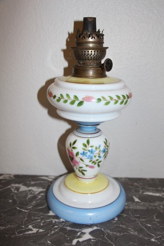 Lampe petrole opaline - lampe, a