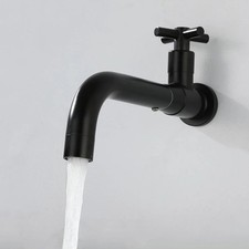 Robinet de lavabo mural style