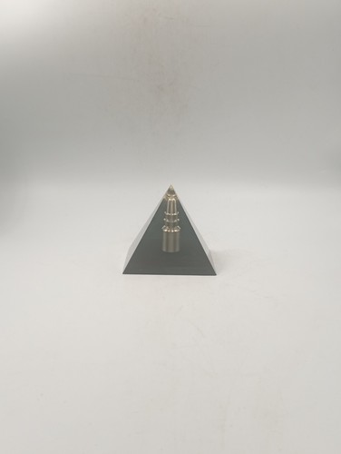 Inclusion pyramide futuriste - inclusion,