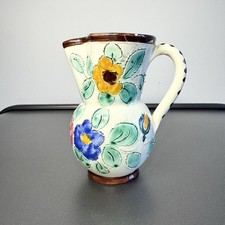 Pichet en céramique fait