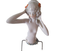DEMI FIGURINE POUPEE A