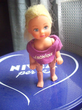 mignonne très Petite poupée