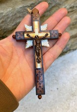 ART OBJET RELIGIEUX crucifix en bois avec inclusion et nacre