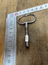 Clé d'horloge pendule