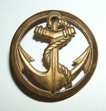 INSIGNE DE BERET TROUPES COLONIALES ET DE MARINE  - Béraudy Vaure ( à droite ) 