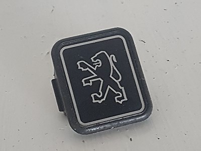 Cache centre volant pour