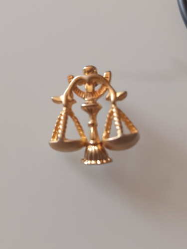 Broche zodiaque plaqué - plaqué,