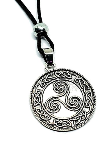 Collier pendentif triskèle