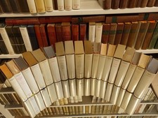 La Pléiade. Ouvrages en très bon état. Prix unitaire de 35 euros.