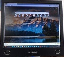 Ecran d'ordinateur Packard Bell , en très bon état de fonctionnement .