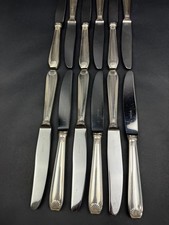 12 couteaux en métal