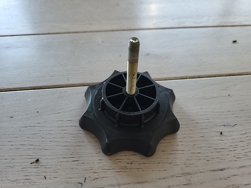 Fixation roue secours - roue,