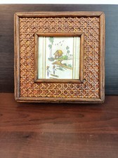 Vintage , peinture miniature sur tissu ,Thaïlande,cadre exotique en rotin.