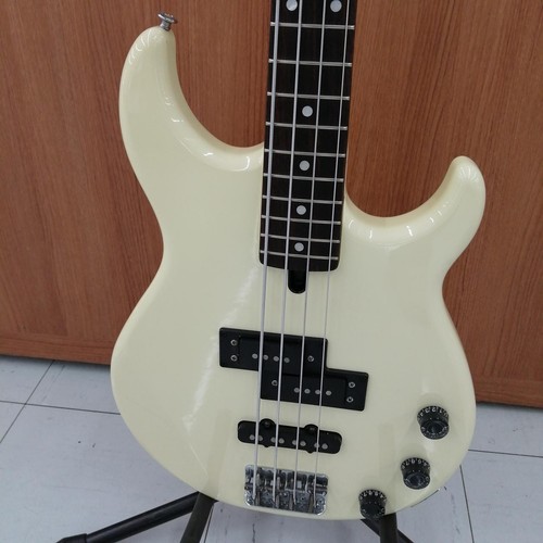 Guitare basse électrique