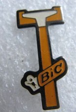 Pin's Petit un Rasoir BIC orange #F1