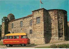 Automobiles - Royaume-Uni - Colchester Post Bus outside the town's Norman - CPM