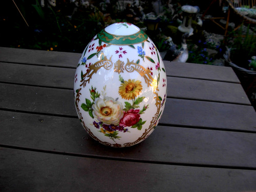 Gros oeuf porcelaine - porcelaine, ancienne