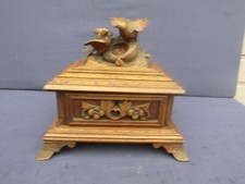 Ancienne boite a bijoux  en bois, foret noire ? décors nid & oiseaux, accident !