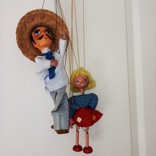 LOT 2 ANCIENNES MARIONNETTES A FIL (TETE BOIS OU PAPIER MACHE PEINTES A LA MAIN)