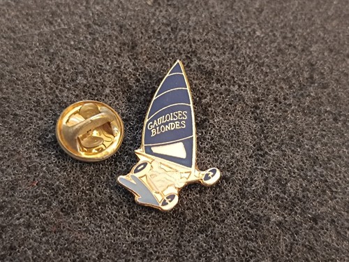 Pin cigarette gauloises - pin's,
