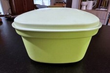 TUPPERWARE YAOURTIERE / LEGUMIER MICRO ONDE VERT CLAIR AVEC COUVERCLE & PASSOIRE