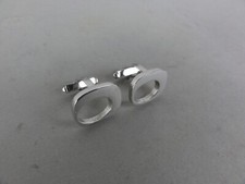 Bouton de manchette argenté