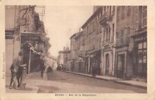CPA 38 RIVES RUE DE LA