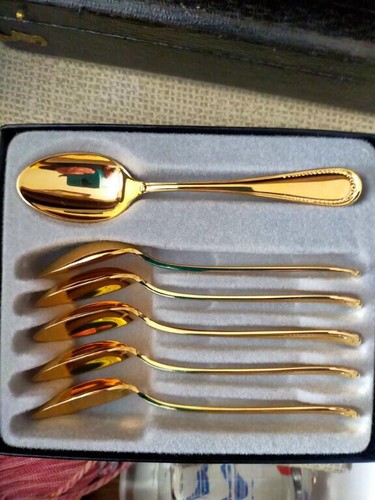 Coffret cuillères à - de,