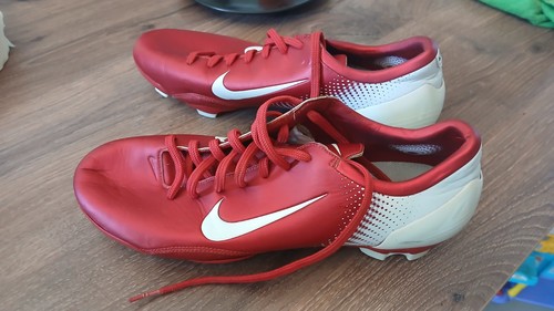 Deux paires crampons foot - de,
